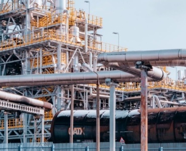 Bezpieczny transport chemikaliów: jak szkolenia kierowców chronią ludzi, ładunek i Twoją firmę?