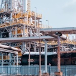 Bezpieczny transport chemikaliów: jak szkolenia kierowców chronią ludzi, ładunek i Twoją firmę?