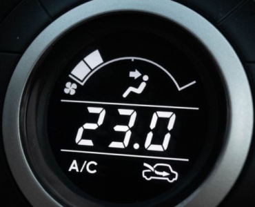 Chłód jak nowy: prosty przewodnik po odświeżeniu klimatyzacji w samochodzie