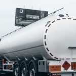 Bezpieczny transport krok po kroku: jak poprawnie oznaczać ładunki niebezpieczne?