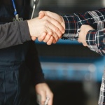 Gwarancja czy rękojmia? Prosty przewodnik, jak wybrać lepszą ochronę przy reklamacji